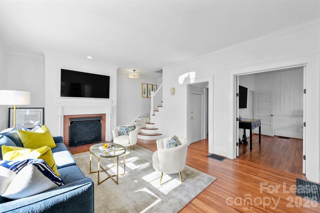 2023 Greenway Avenue - Photo 2