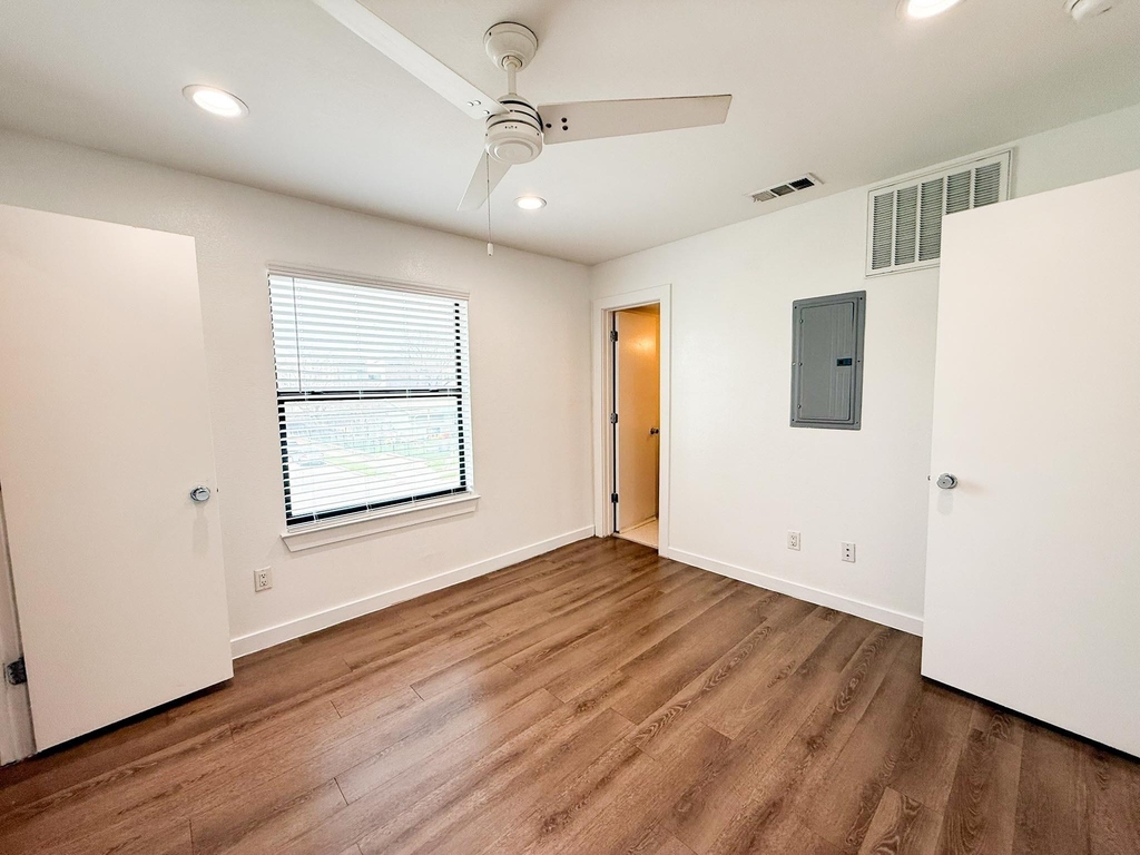 4526 Munger Avenue - Photo 10