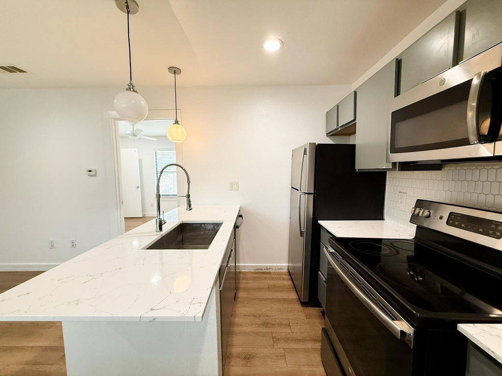 4526 Munger Avenue - Photo 7
