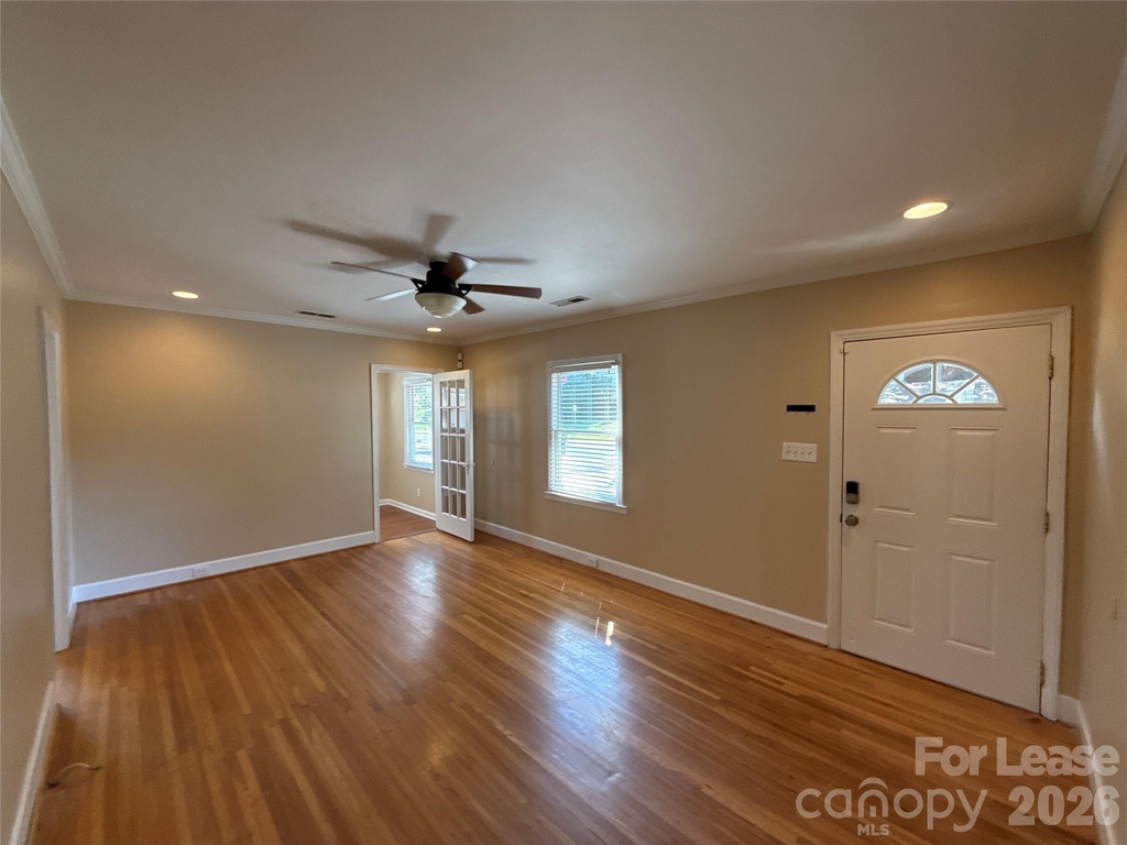 817 Everett Place - Photo 2