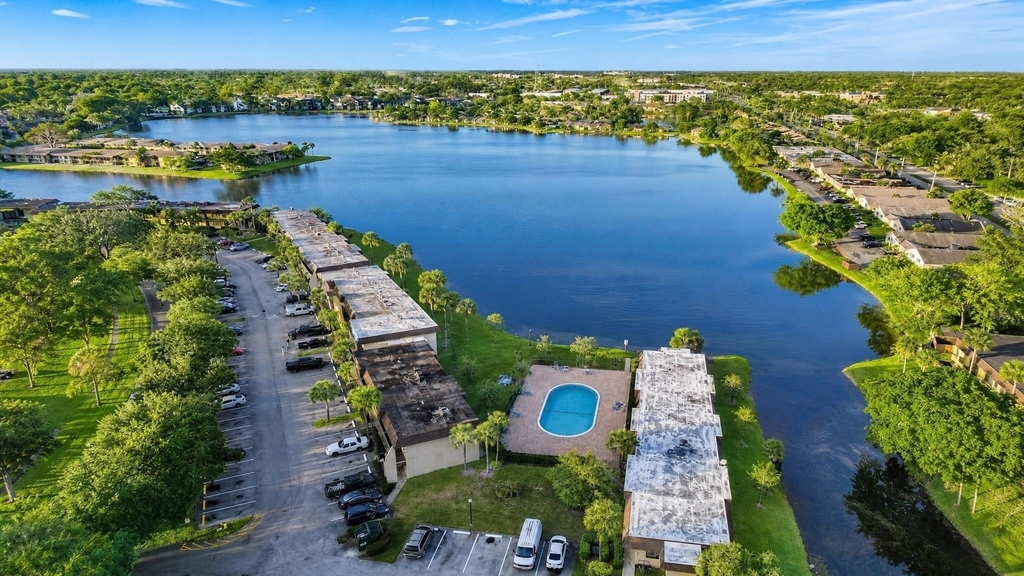 416 Lakeside Drive - Photo 1