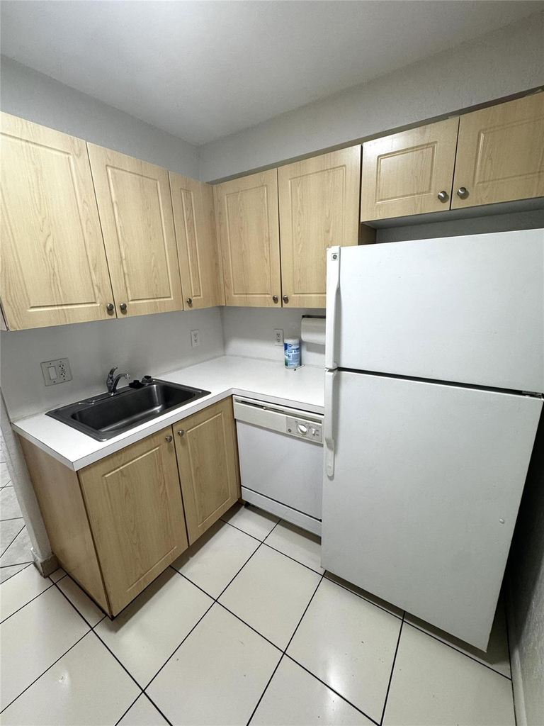 770 Se 2nd Avenue - Photo 6