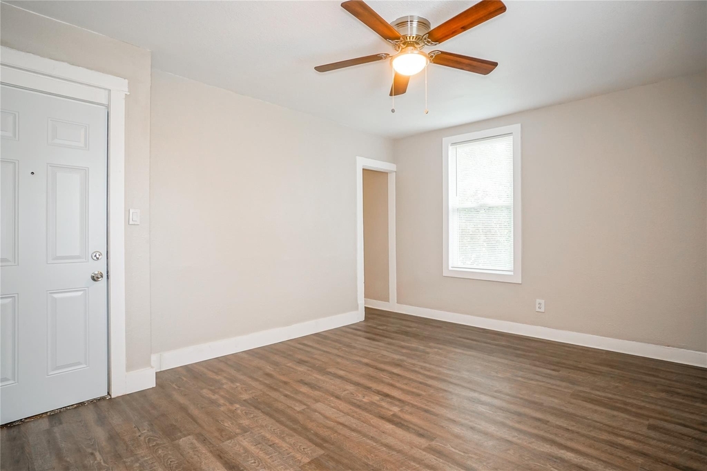 326 W Sears Street - Photo 2