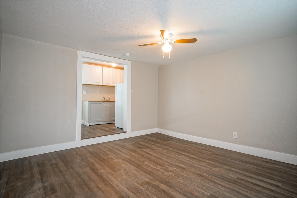 326 W Sears Street - Photo 8