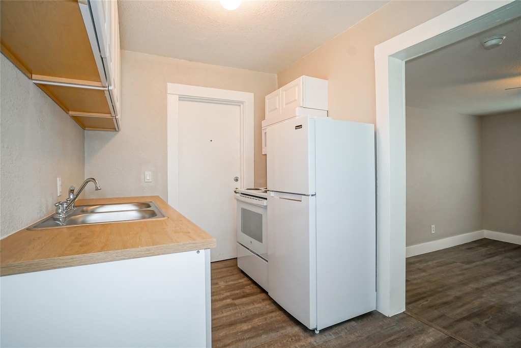 326 W Sears Street - Photo 6