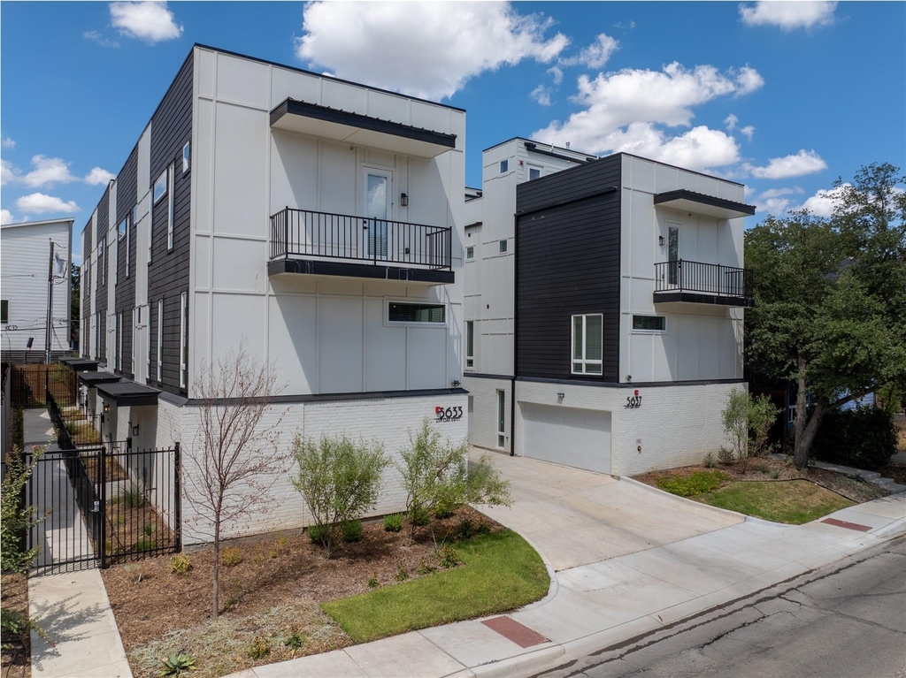 5633 Live Oak - Photo 0