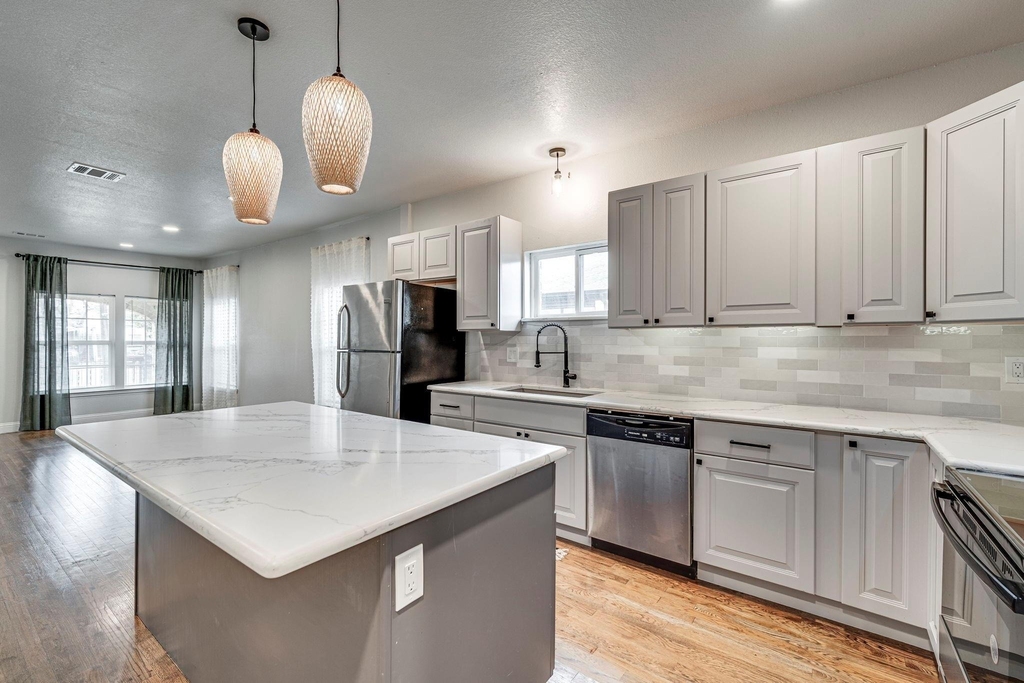 607 W Page Avenue - Photo 8