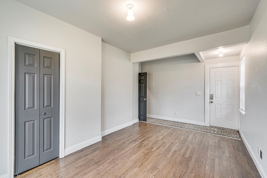 607 W Page Avenue - Photo 12