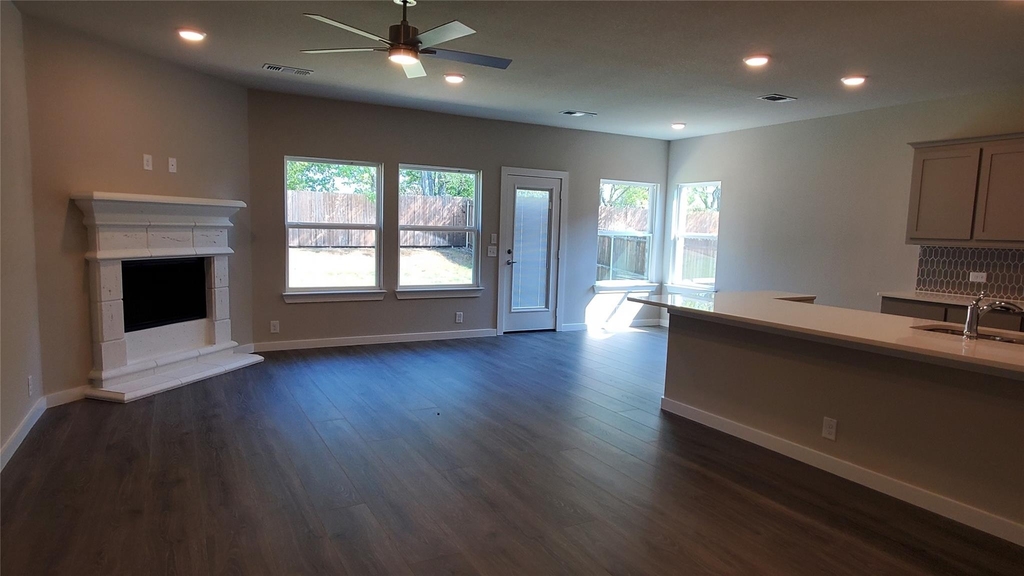 1208 Anderson - Photo 2