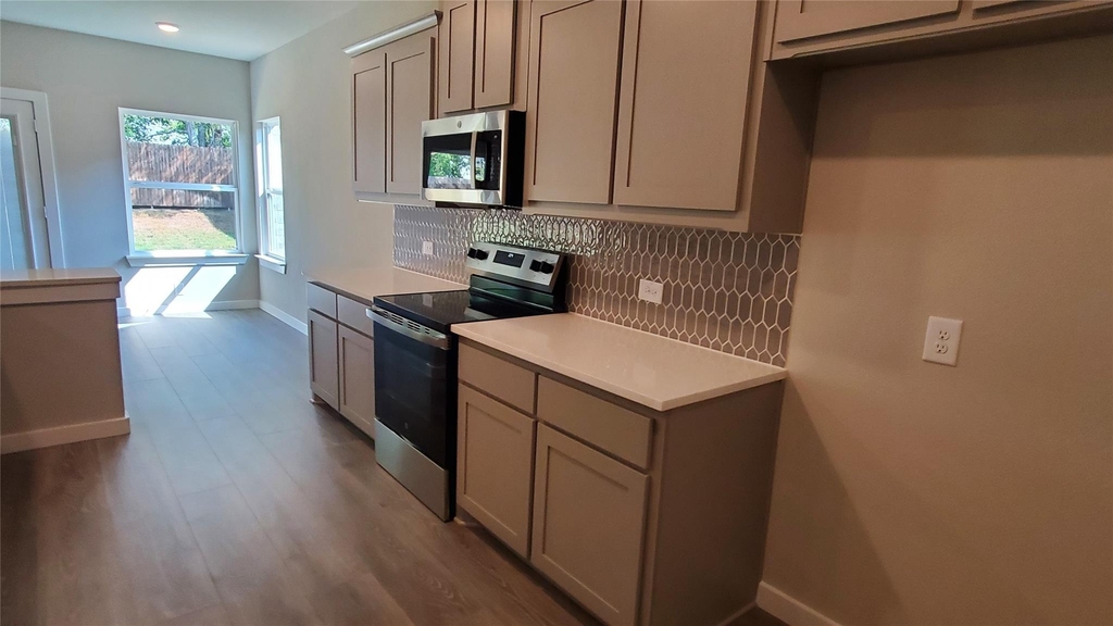 1208 Anderson - Photo 3