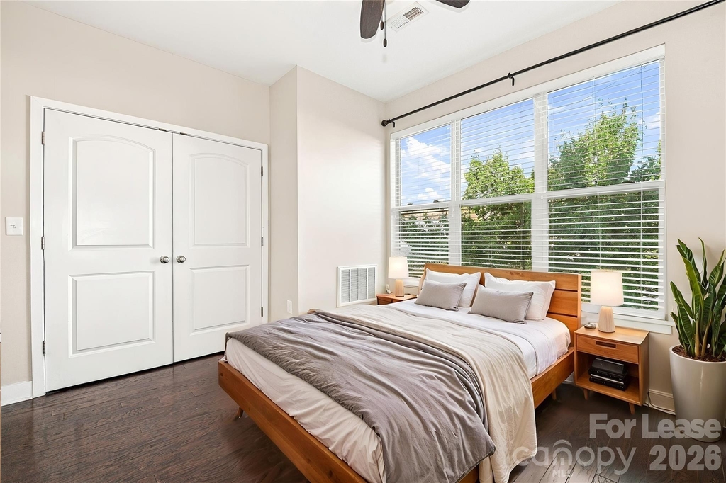 732 Seigle Point Drive - Photo 3