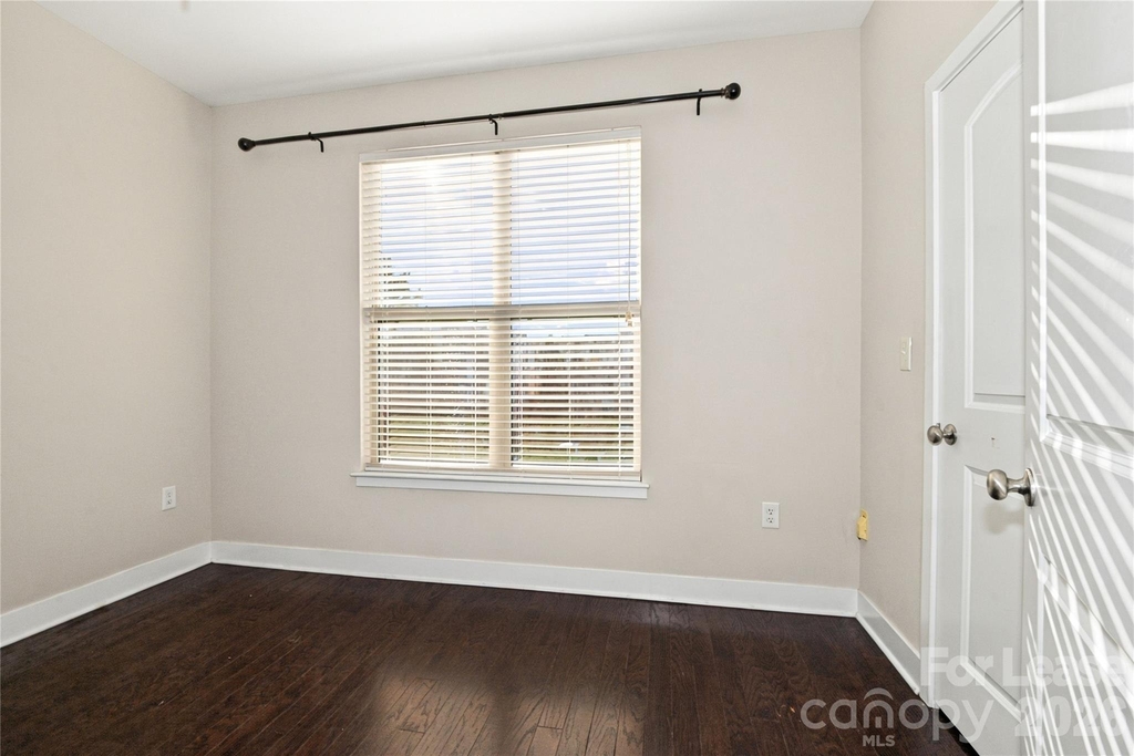 732 Seigle Point Drive - Photo 9