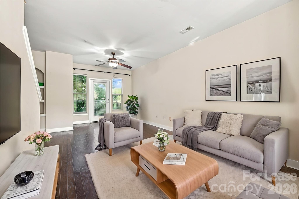 732 Seigle Point Drive - Photo 0