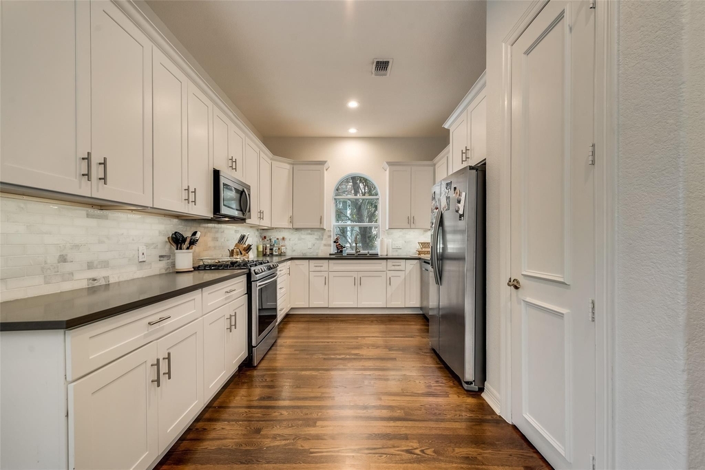 2205 Canton Street - Photo 3