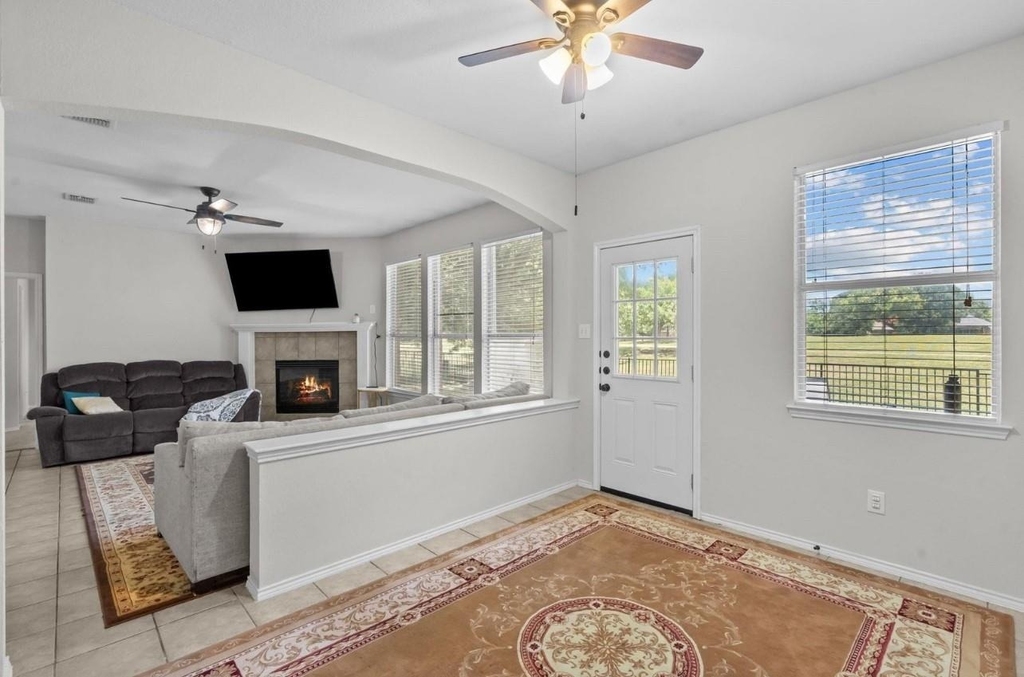 8414 Seafield Lane - Photo 4