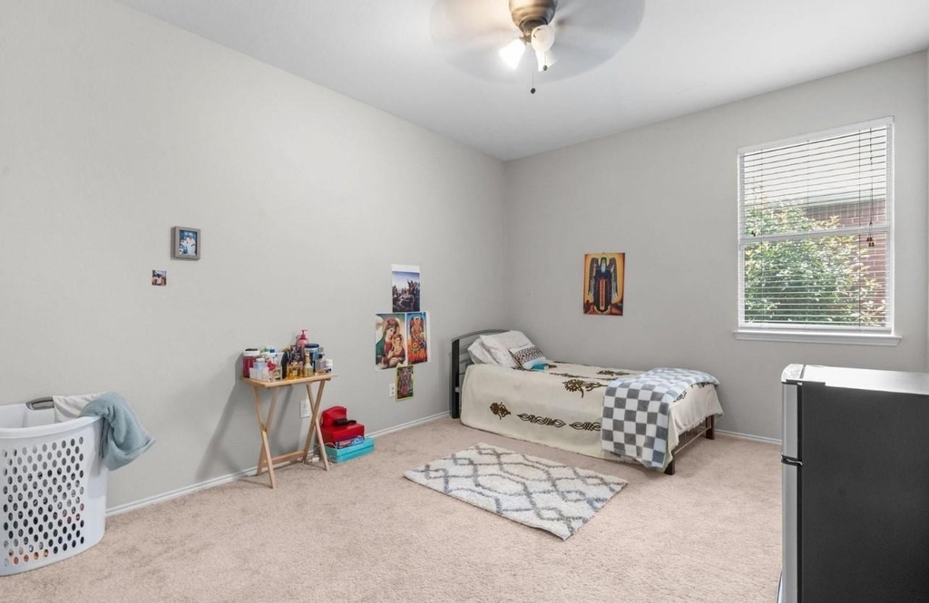 8414 Seafield Lane - Photo 9