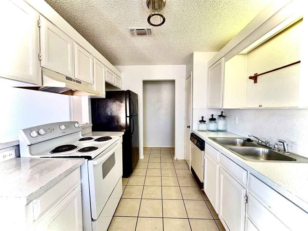 1922 San Rafael Street - Photo 8