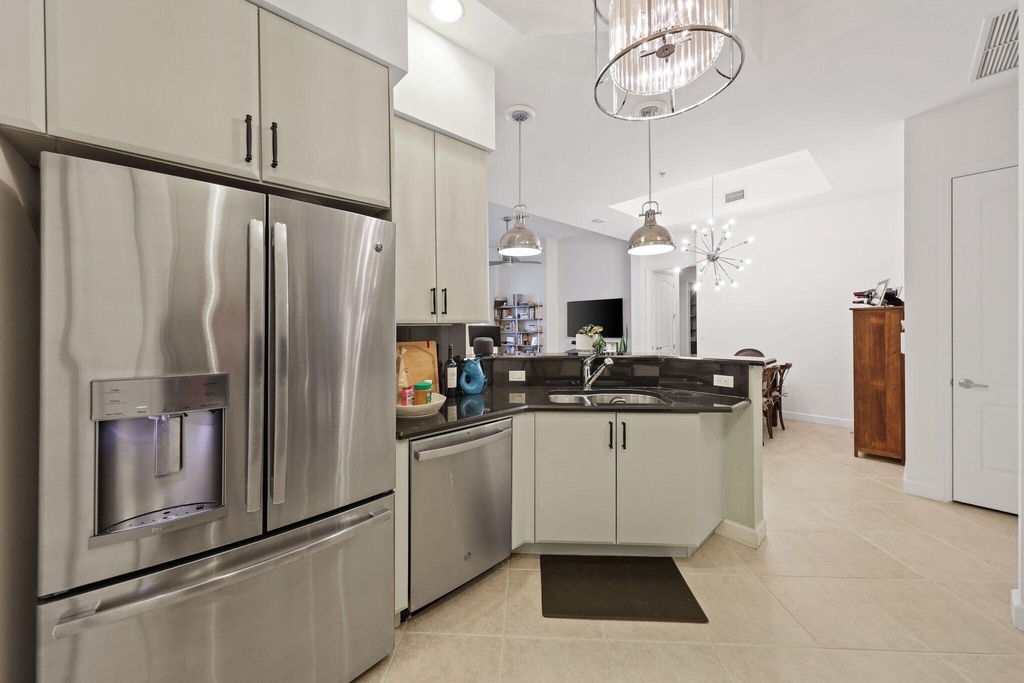 801 S Olive Avenue - Photo 4