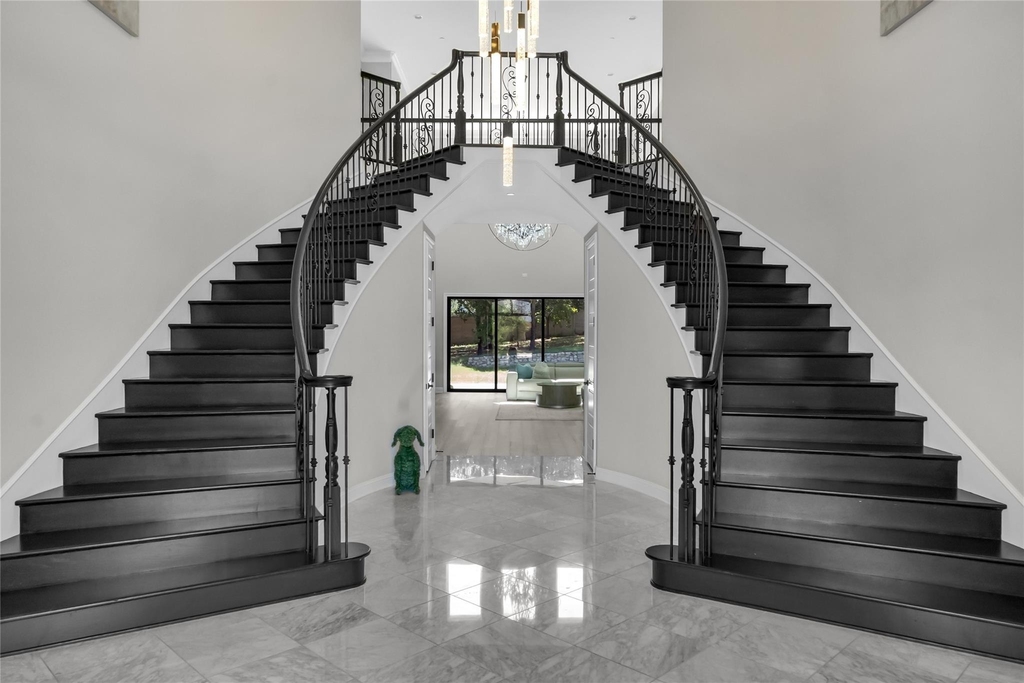 809 Charleston Drive - Photo 1
