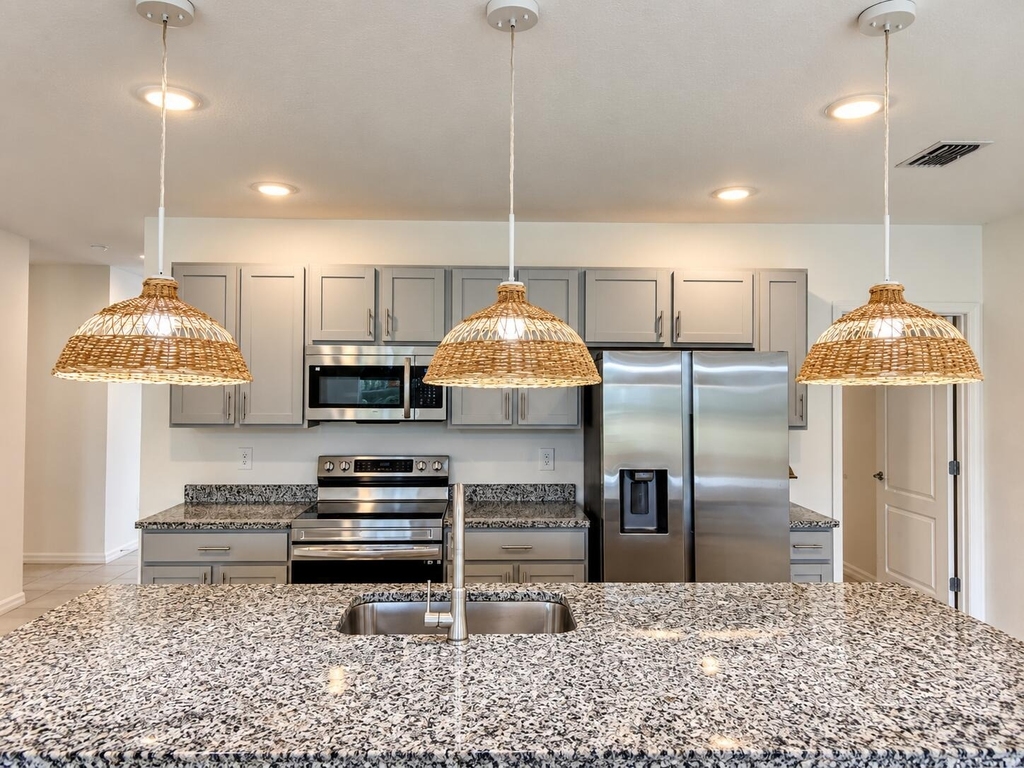1025 Sw Sarto Lane - Photo 6