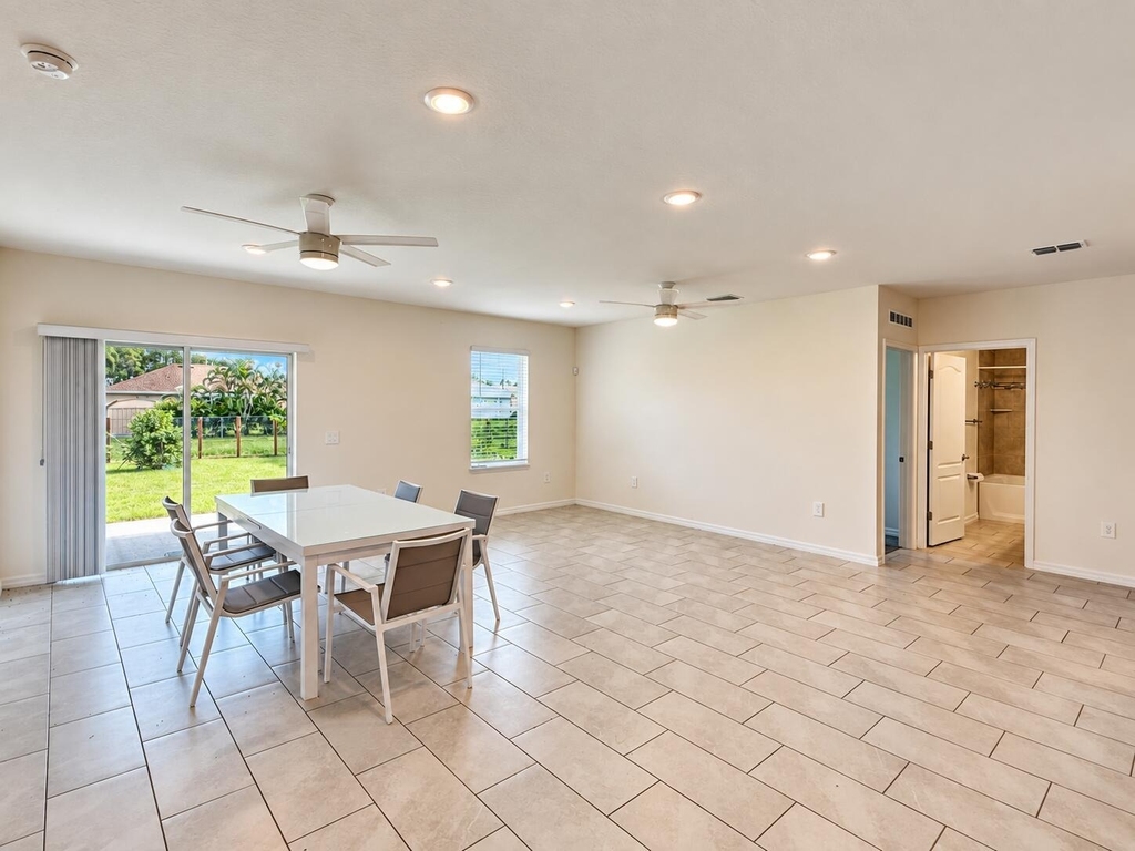 1025 Sw Sarto Lane - Photo 4