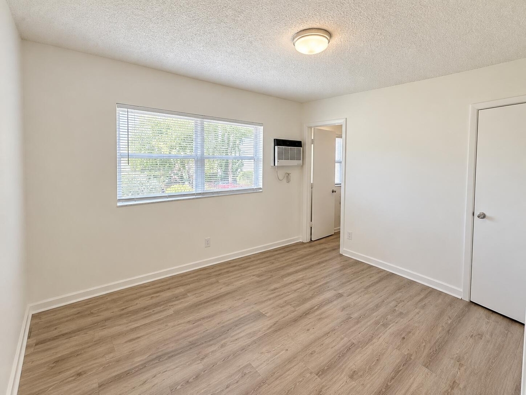 5156 Ne 6th Avenue - Photo 2