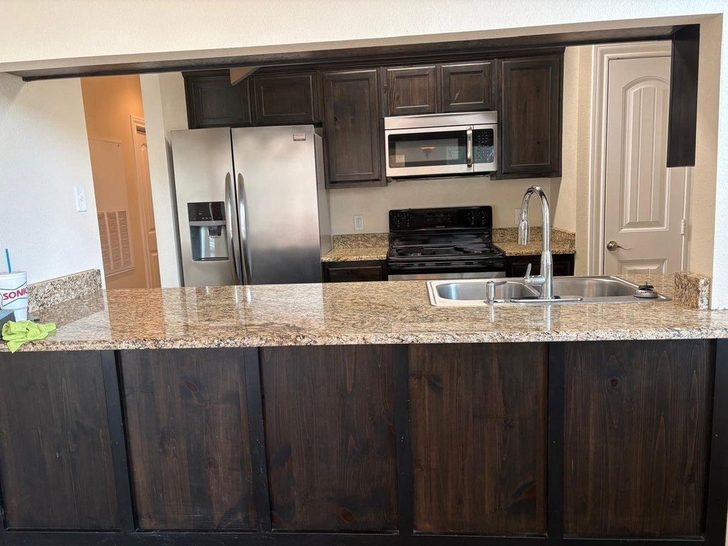 802 E 21st - Photo 2