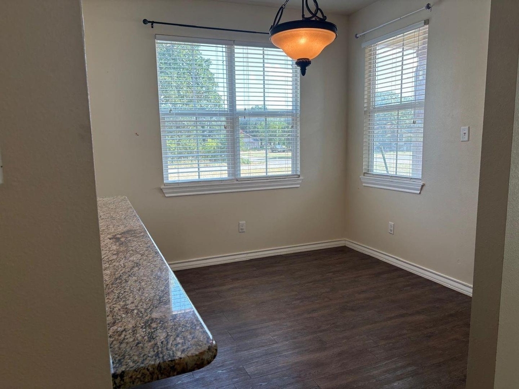 802 E 21st - Photo 1