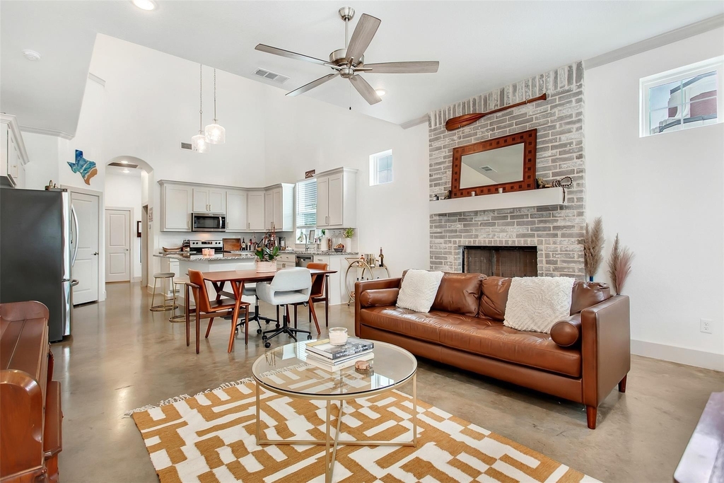 229 E 5th Street - Photo 4