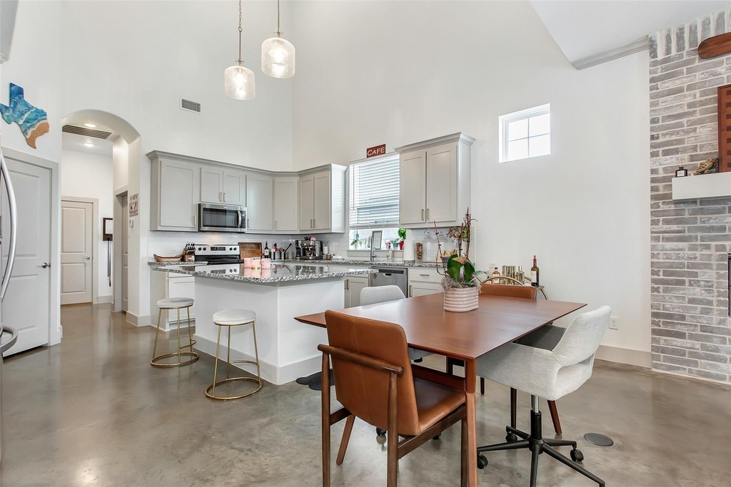 229 E 5th Street - Photo 8