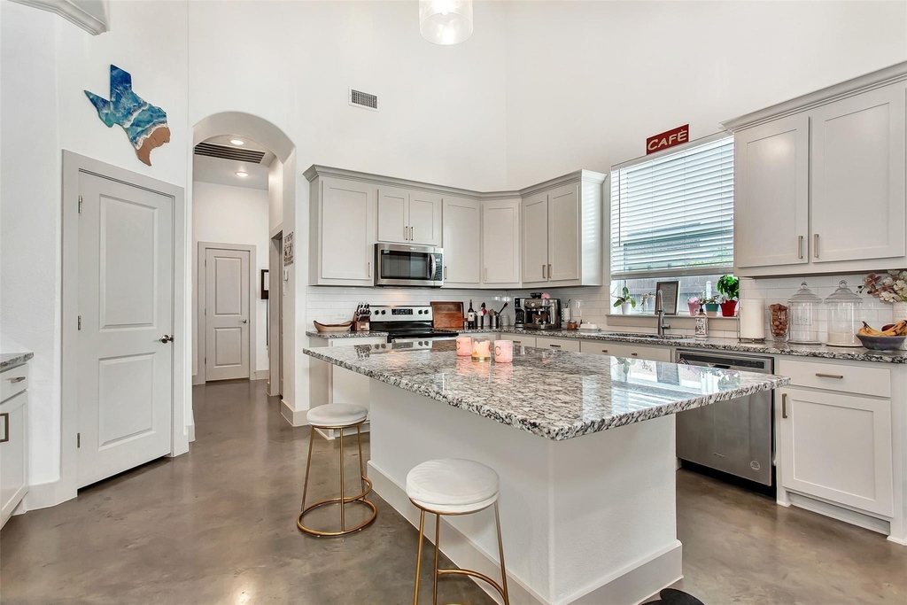 229 E 5th Street - Photo 9