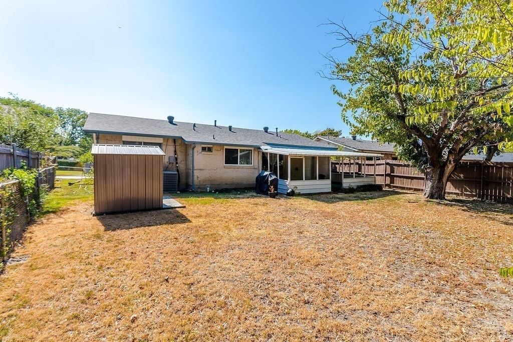 2914 Harvard Street N - Photo 34