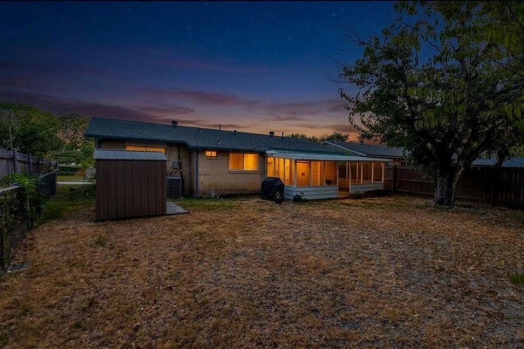 2914 Harvard Street N - Photo 38