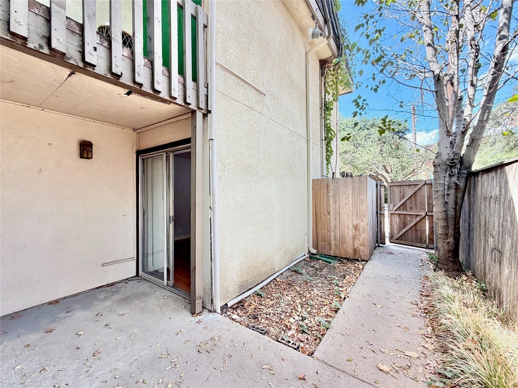 4314 Travis Street - Photo 14