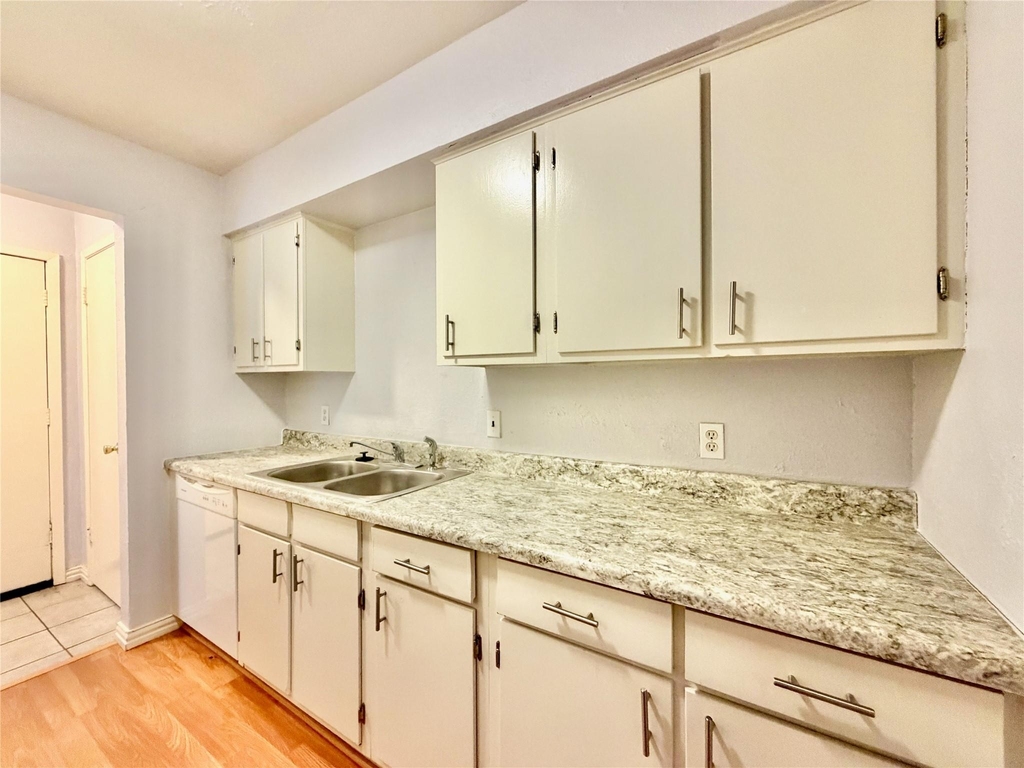 4314 Travis Street - Photo 6
