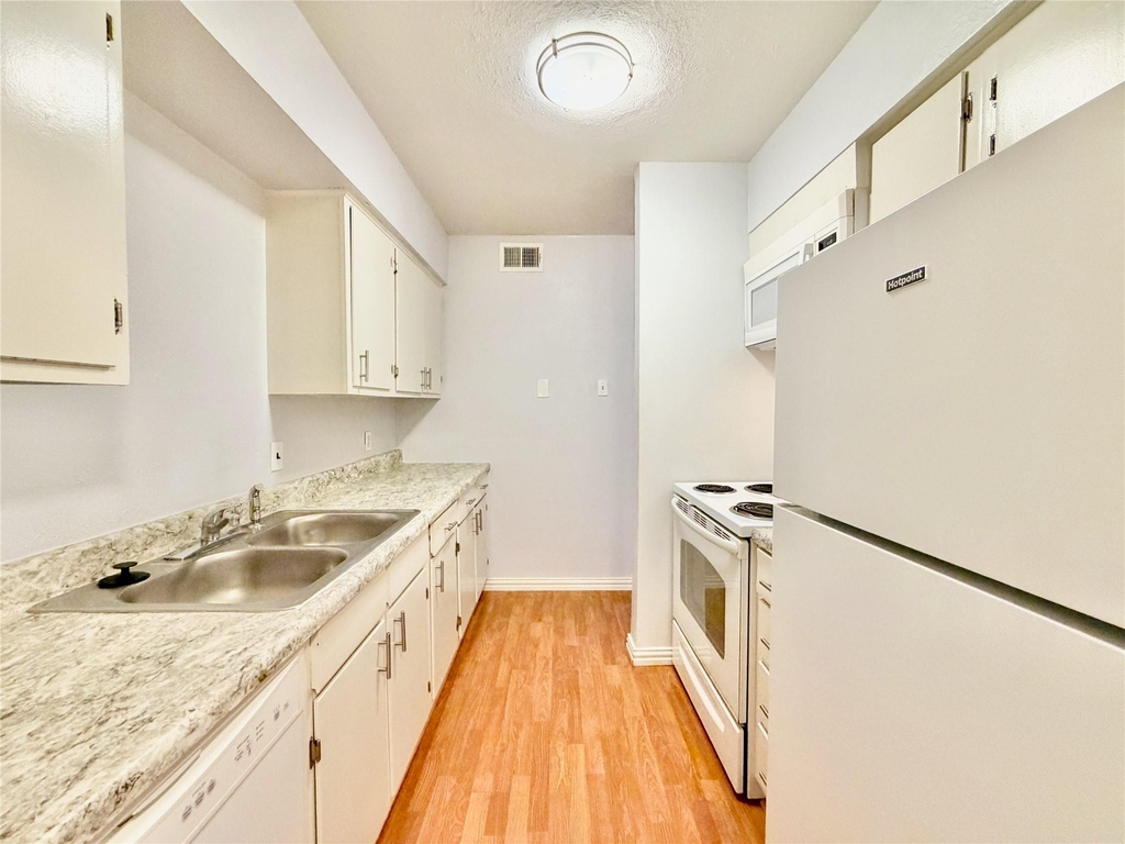 4314 Travis Street - Photo 8