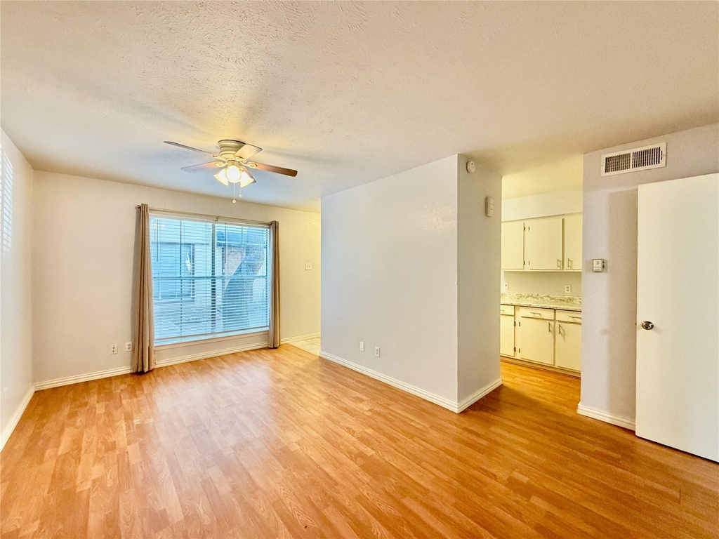 4314 Travis Street - Photo 4