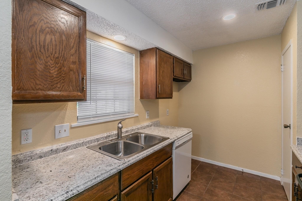 611 Lost Springs Court - Photo 16