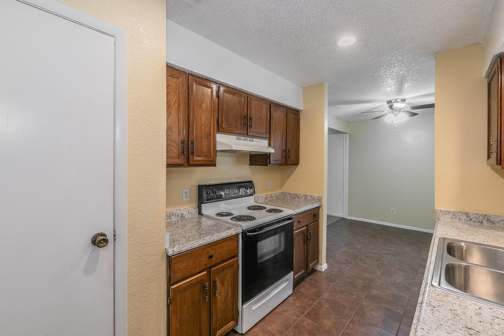 611 Lost Springs Court - Photo 19