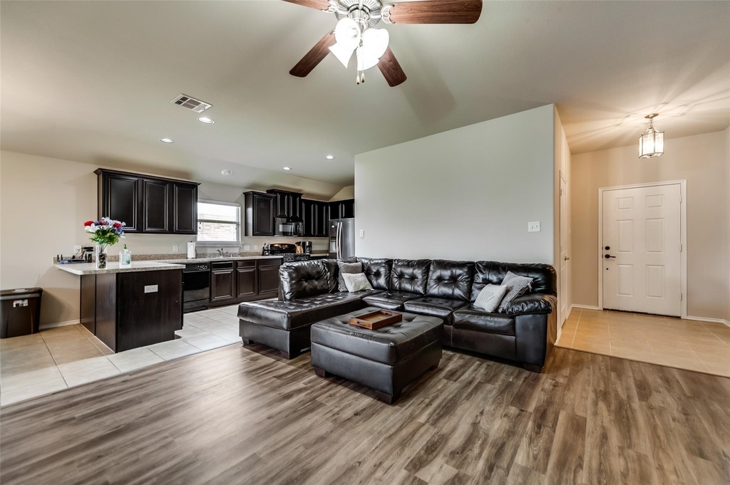 1512 Syracuse Drive - Photo 4