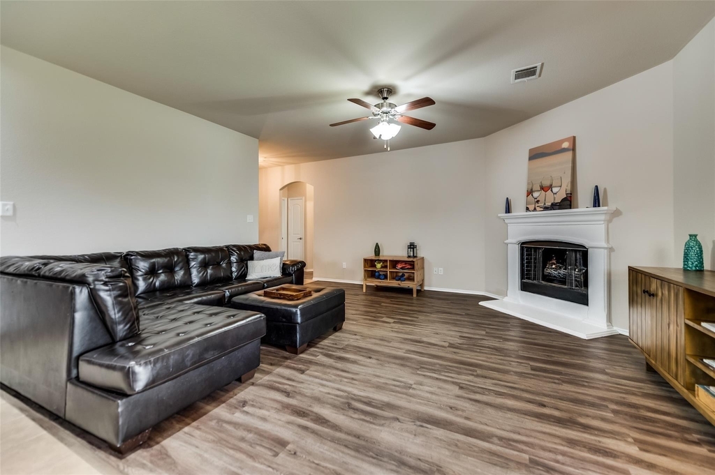 1512 Syracuse Drive - Photo 5