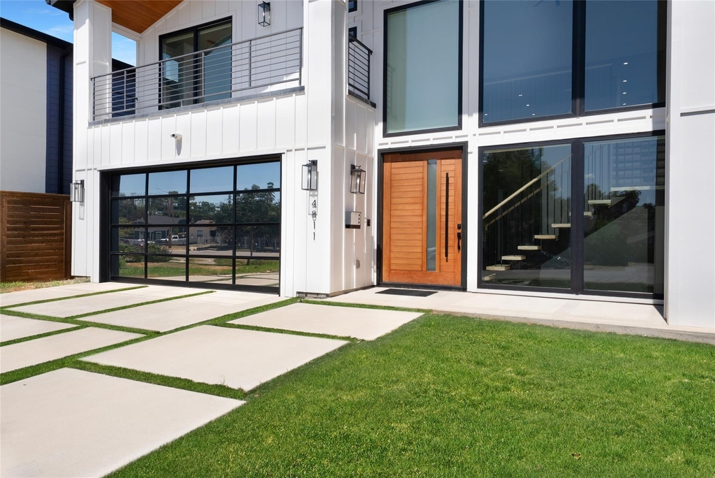 4811 W University Boulevard - Photo 2