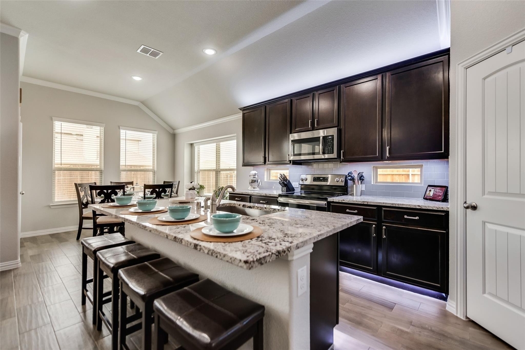 639 Devonshire Drive - Photo 8