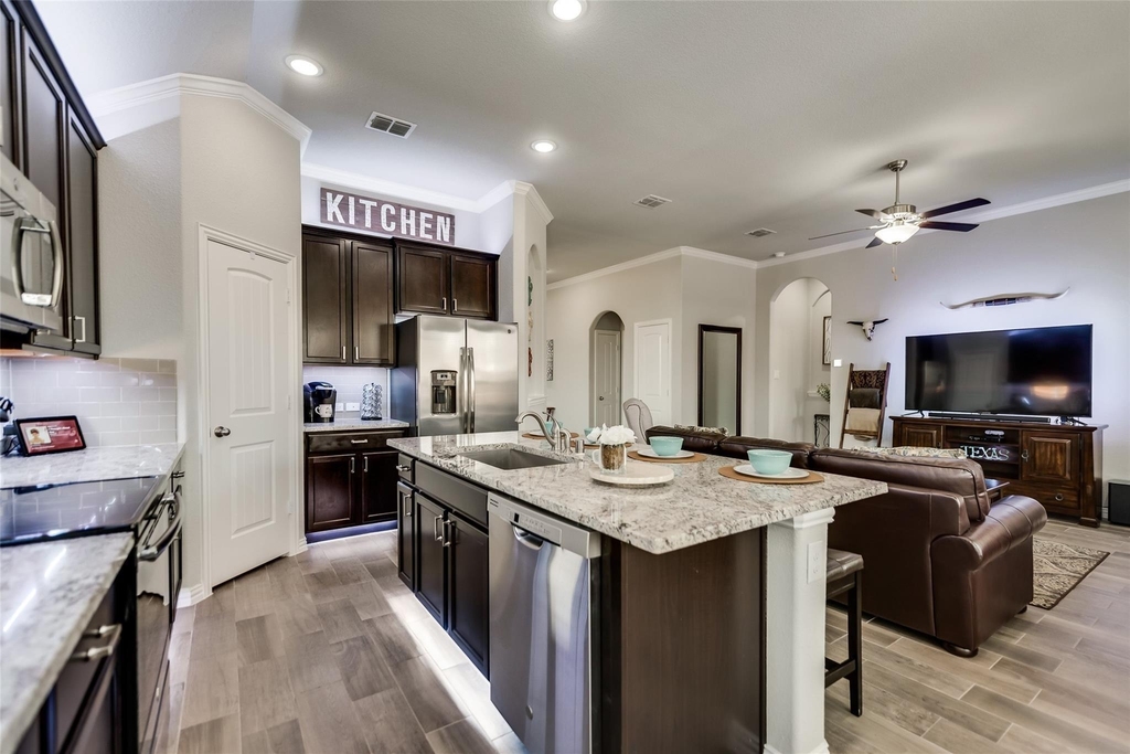 639 Devonshire Drive - Photo 7