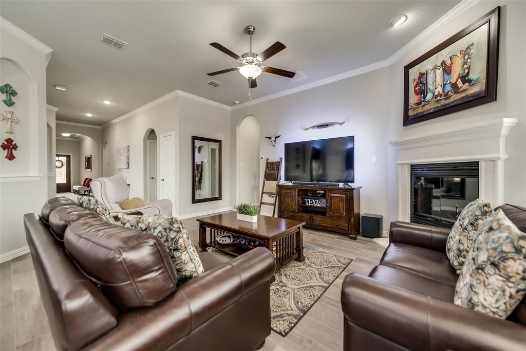 639 Devonshire Drive - Photo 4