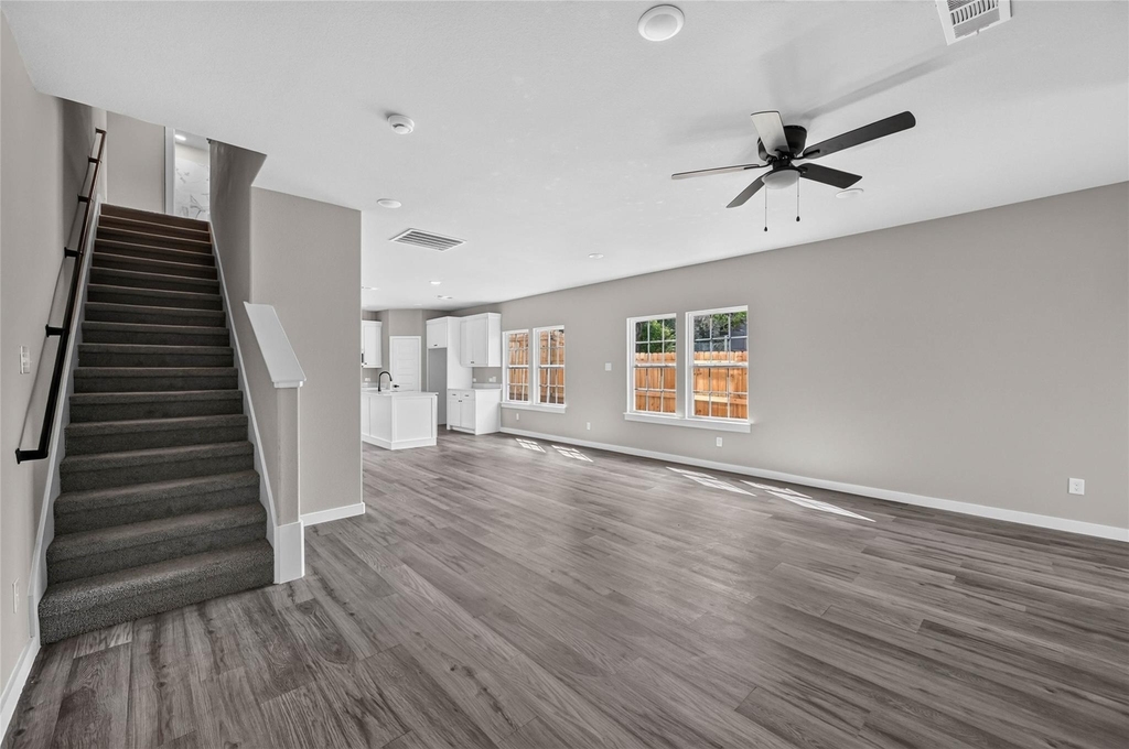 2211 Brookes Street - Photo 9