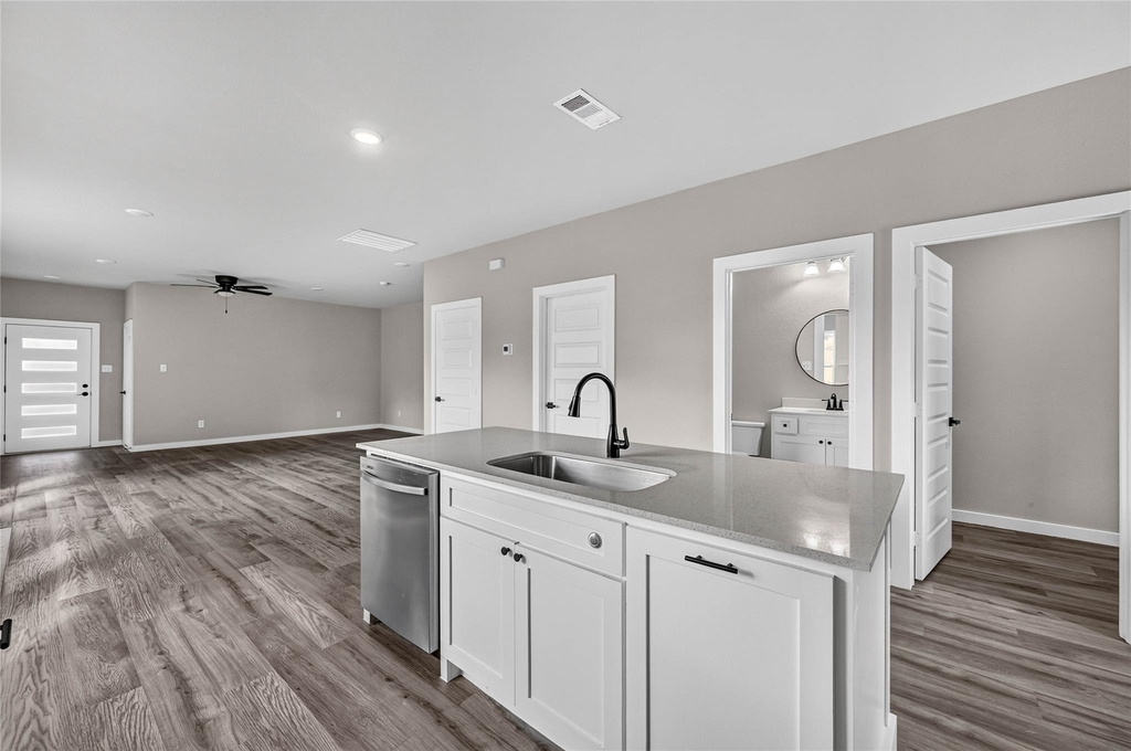 2211 Brookes Street - Photo 2