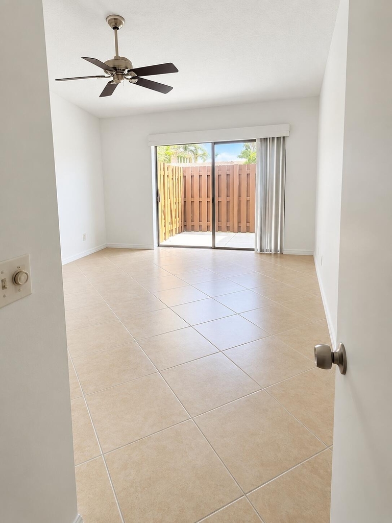 283 Springdale Circle - Photo 4