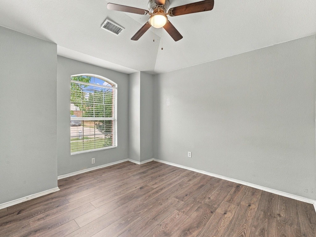 5820 Show Master Lane - Photo 5
