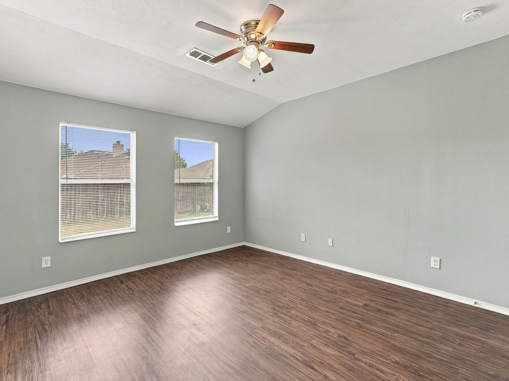 5820 Show Master Lane - Photo 22